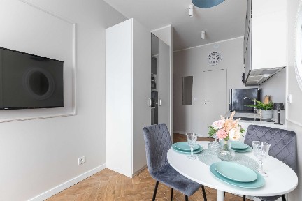 Batorego 33 | Mokotów | Klimatyzacja, balkon, TV | SGH 3 min, metro Pole Mokotowskie 4 | wolne od 01.10