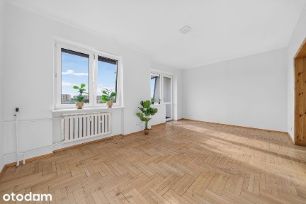 Rozkładowe 4 pokoje z oddzielna kuchnią, balkon.