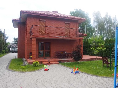Dom na wynajem Łódź niedaleko portu Łódź-bardzo ładny elewacja klinkierowa