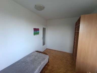 W mieszkaniu pokój 12m2, internet w cenie. Pralka/suszarka dwie łazienki