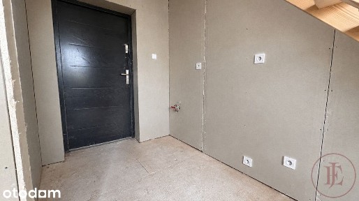 Dwupoziomowe mieszkanie| 38,8 m² + komórka gratis