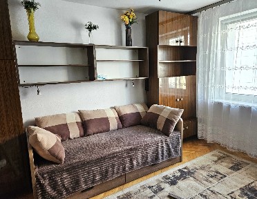 Do wynajęcia 36 m2 - 2 pokoje z oddzielną kuchnią i balkonem, w doskonałej lokalizacji (Warszawa Śródmieście ul.Sienna)