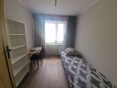 Wynajme mieszkanie Os. K. Wielkiego 3 pokoje pietro 1/4