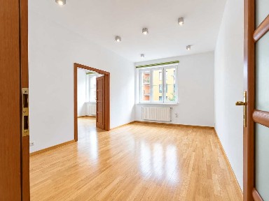 lokal 105 m2 na ul. Warszawskiej Stare Miasto pod biuro, kancelarię lub inne.