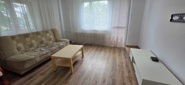 3 pokoje 47,4 m2, os. Tysiąclecia - parter, do odświeżenia, cena do negocjacji