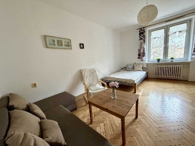 Przestronna kawalerka z osobną kuchnią-Bronowice