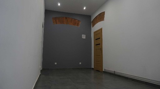 Wynajmę lokal użytkowy w Centrum ul. Rewolucji 1905 r. (np.: gabinet dla terapii, masażu, księgowości) z miejscem parkingowym