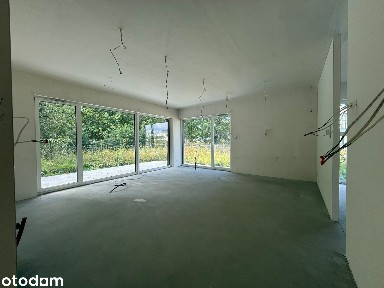 PIĘKNY APARTAMENT Z DUZUM SALONEM I OGRODEM 177 MKW