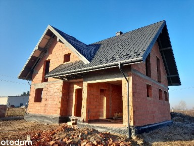 Wolnostojący, duży dom rodzinny. Spokojna okolica. 10 km Krakowa