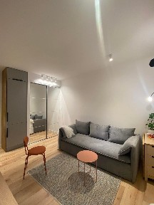 Jasna kawalerka 21 m² na Jeżycach z parkingiem i piwnicą