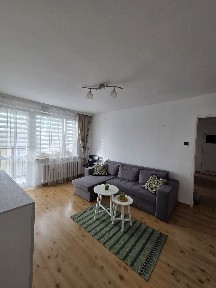 3 poloje z balkonem i windą