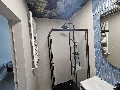 Nowa kawalerka Tuwima 88 na czwartej kondygnacji centrum Łodzi przy dworcu Fabrycznym garaż podziemny komórka