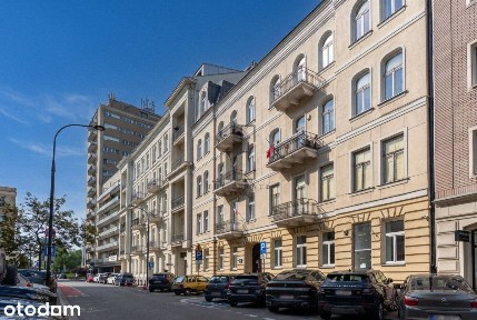Odnowiona Kamienica | Plac Trzech Krzyży | Winda