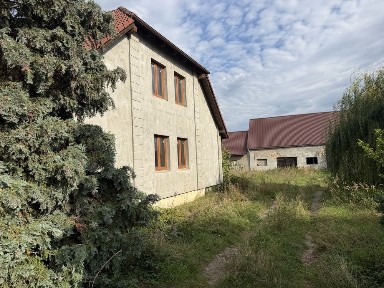 Na Sprzedaż Dom 250m2 + Pomieszczenia Gospodarcze + 240m2