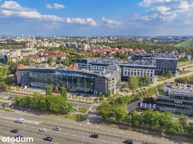 Biuro w nowoczesnym kompleksie biznesowym