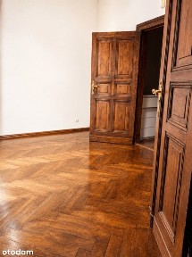 Reprezentacyjny lokal biurowy kamienicy na Łazarzu 98,26 m²