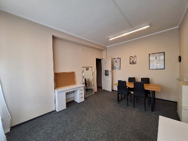 Pokój biurowy ul. Smolna 13 z balkonem