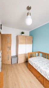 PROMOCJA tylko do konca Października! 2pok + osobna kuchnia + piwnica 8m2 + ogródek 70m2 + miejsca parkingowe + strych - po remoncie do aranzacji.j