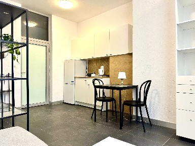 Wynajmę dużą kawalerkę z balkonem w centrum Sopotu, przy ul. Kościuszki 11