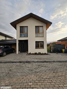Dom bliźniak z garażem w spokojnej okolicy