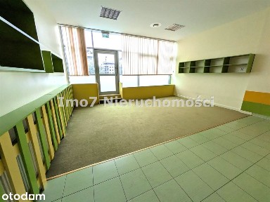Lokal z tarasem w centrum handlowym