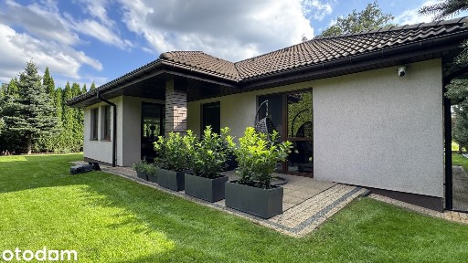 Parterowy 138 m2 z garażem, umeblowany, działka 969 m2, 1 km od Wawy