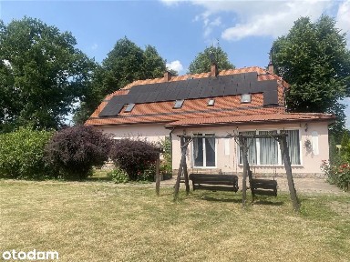 Atrakcyjny wolnostojący dom z linią brzegową rzeki Wkry
