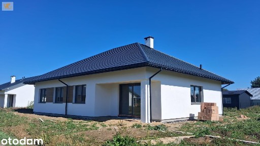 Nowoczesne domy na kameralnym osiedlu - stan zamknięty z elewacją