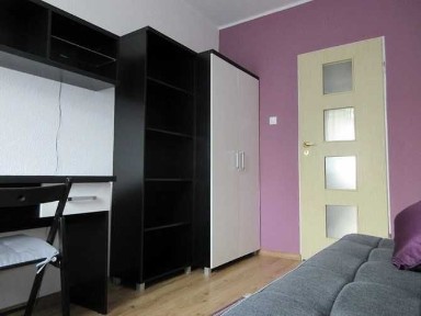 Przestronny pokój w spokojnej okolicy przy ulicy Chrobrego 14, 500 zł, 8m2, z dobrym dojazdem do centrum oraz darmowym parkingiem