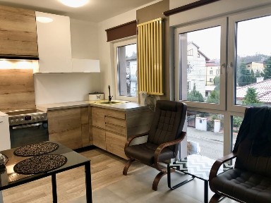 Samodzielna kondygnacja 100m2, salon z aneksem kuch, 3 sypialnie, 2 łazienki