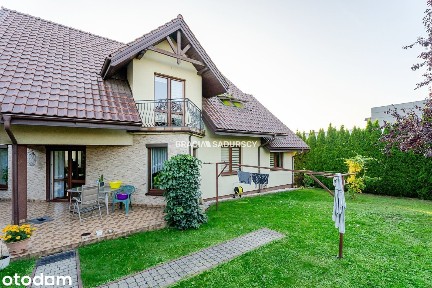Dom w Centrum Kocmyrzowa, dwa wejścia, garaż
