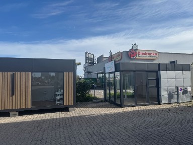 Obok Biedronki.Lokal handlowo-usługowy z witryną, okolice M1.