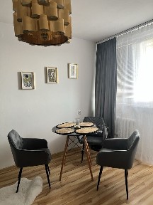 Mieszkanie w centrum - dużo prywatności | Obok Sky Tower | Balkon, salon, winda, parking