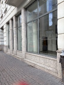 CENTRUM / blisko Ronda ONZ / LOKAL UŻYTKOWY 74,9 m2 / w kamienicy / wysokość 4,5 m