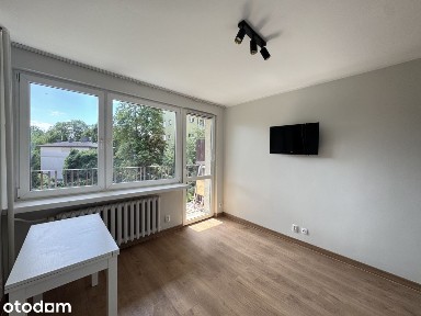 Saska Kępa | kawalerka z oddzielną kuchnią, balkon