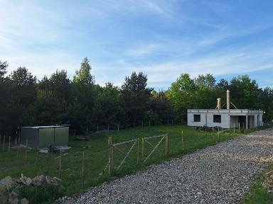 Dom stan surowy otwarty na działce 1333m w pięknej lokalizacji projekt Renklody 2