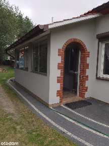 Wolnostojący dom z użytkowym poddaszem i garażem