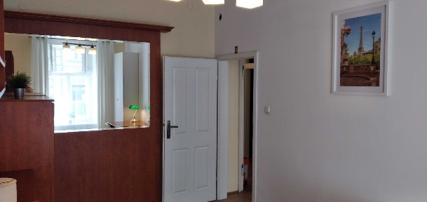 Blisko SKY TOWER i Dworca Głównego (ul. Piłsudskiego) wynajmę studentom/tkom rozkładowe 2-pok. mieszkanie 50 m2