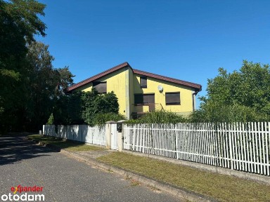 Dom wolnostojący 198m2 w spokojnej okolicy z zadbaną działką