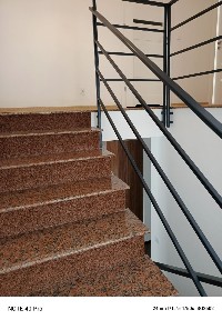 Dom szeregowy z miejscem postojowym oraz strychem