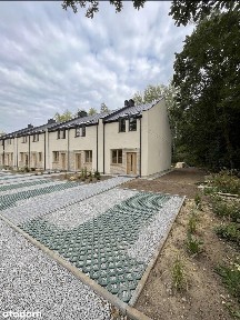 SEGMENT NAROŻNY Z DUŻĄ DZIAŁKĄ, ZAMIAST SĄSIADA LAS ZA OGRODZENIEM
