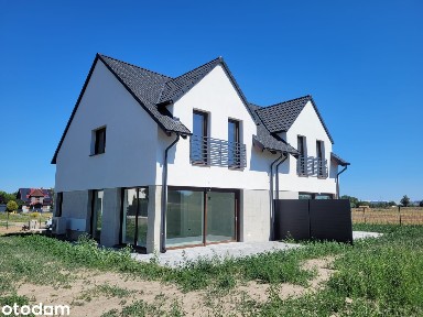 Ładny, kompaktowy, na dużej działce, oddany do użytku, dom bliźniak.