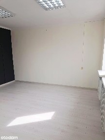 Oferuję do wynajęcia lokal o powierzchni 39 m² w biurowcu.