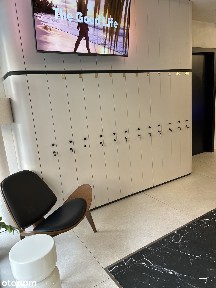 Pokój w lokalu usługowym na parterze z witryną na Garnizonie