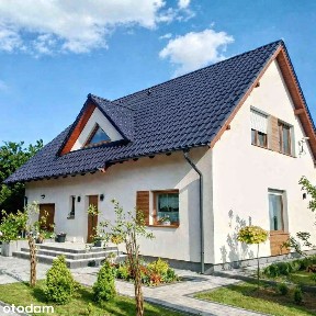 Nowoczesny dom z fotowoltaiką i niskimi kosztami utrzymania