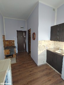 Kawalerka z osobną kuchnią. 1 piętro.