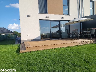 Nowy dom bliźniak z garażem i strychem
