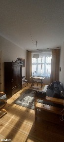 Duży jasny pokój z osobną kuchnią i łazienką