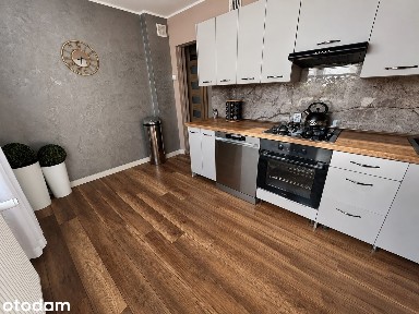 Połowa domu z dwoma lokalami mieszkalnymi/działka700m2/do wprowadzenia