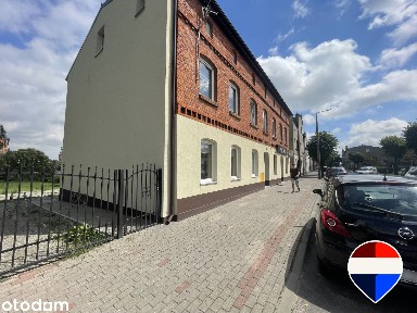Kamienica w Chełmży nad brzegiem jeziora